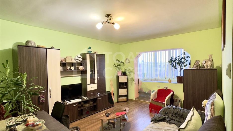 Apartament cu 3 camere, etaj intermediar, zona Dunarii - Poză 1