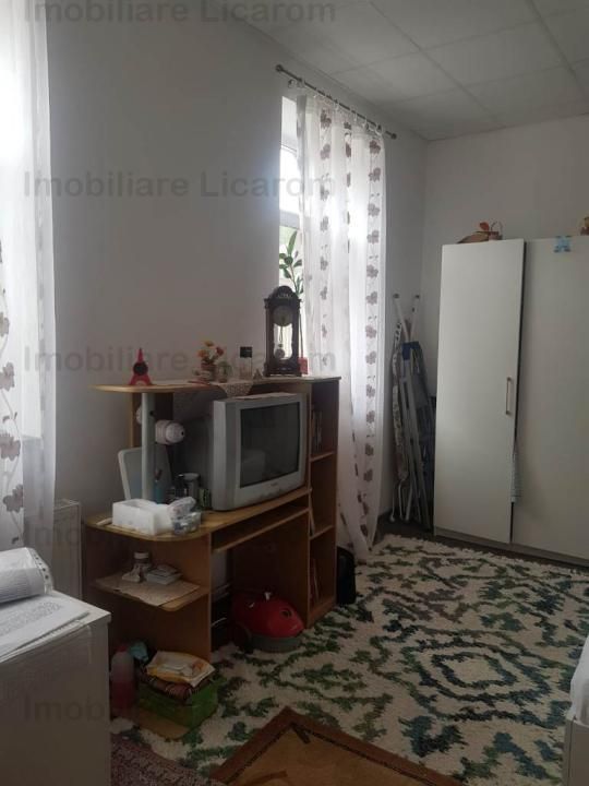Corp de casa Blumana, zona str Lunga,curte,pod,beci. - Poză 9