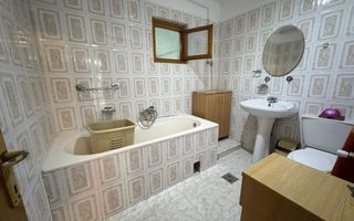 Casa + Spațiu comercial de vânzare în Onesti - Poză 11