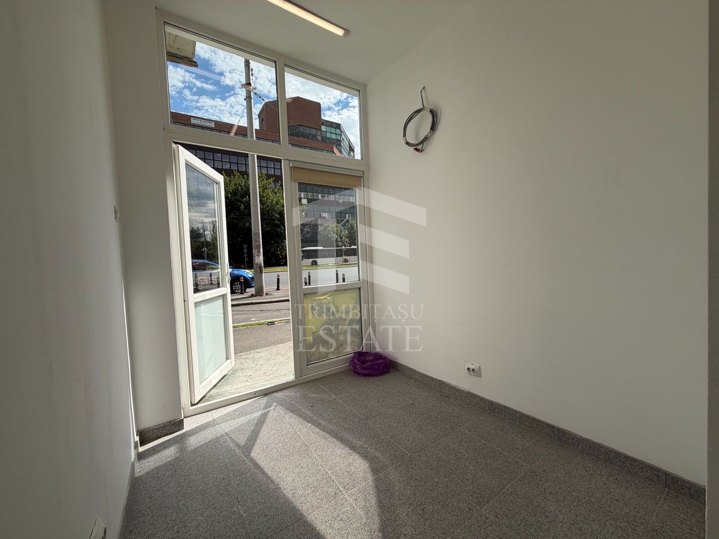 PANTELIMON - Fundeni | Spatiu Comercial | Bloc Reabilitat - Poză 2