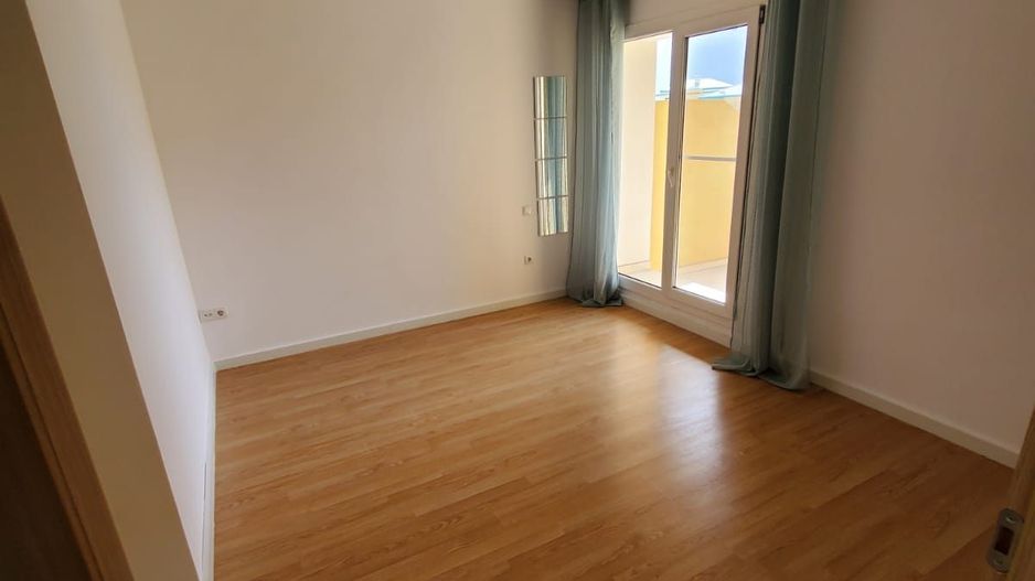 3 CAMERE IN COSMOPOLIS - Poză 9