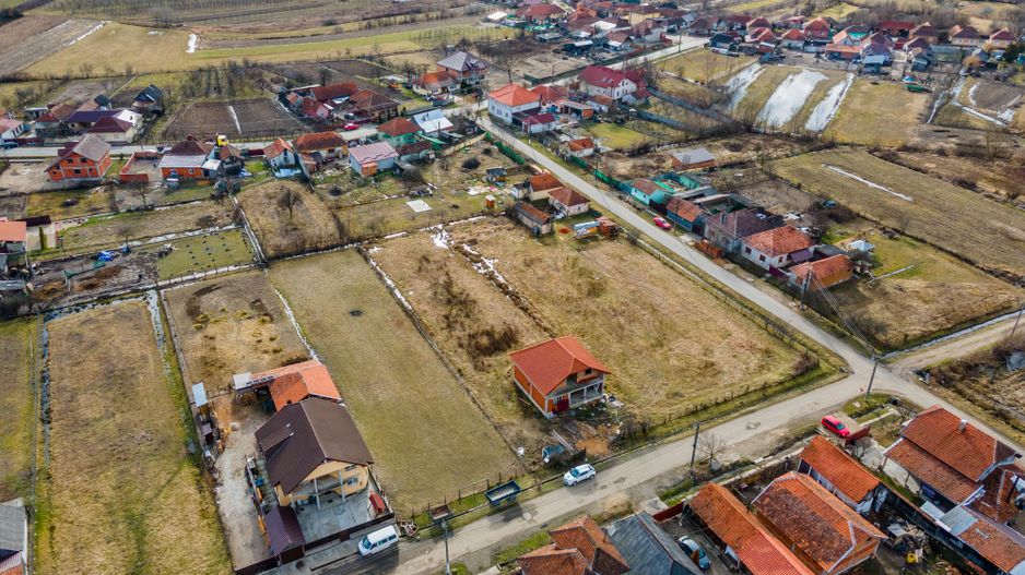 Casă la roșu cu teren Beliu - Poză 14