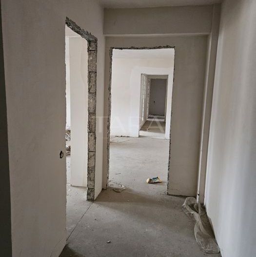 Apartament cu 3 camere decomandat in Floresti. - Poză 1