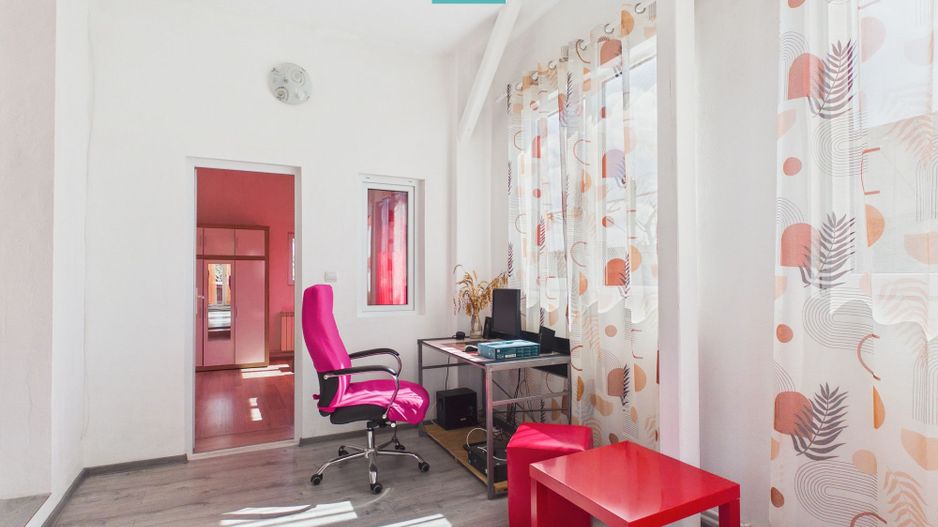 Casă cu 7 camere și teren generos în Șofronea - Poză 9