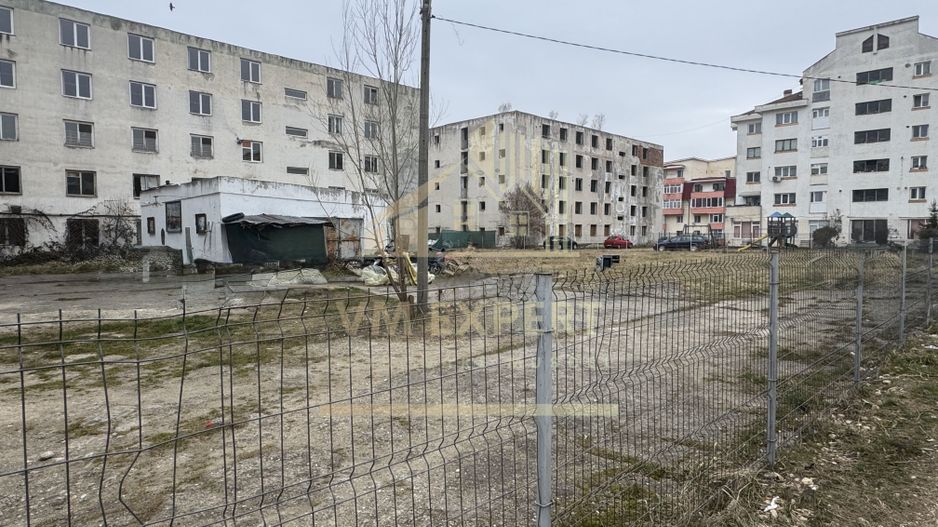 BLOC DE GARSONIERE P+4 SUPRAFAȚĂ UTILĂ 2135MP TEREN 2967 MP CĂMPULUNG - Poză 4