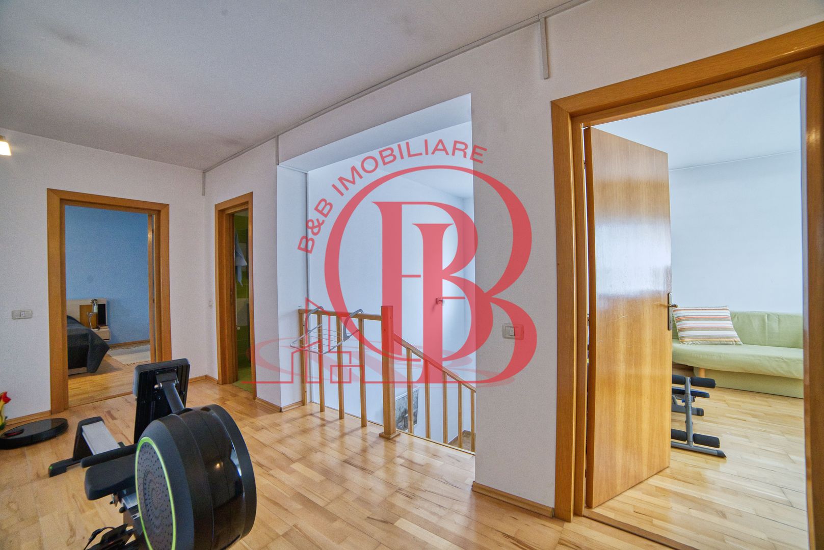 Casa complet mobilata 5 camere 3 bai curte generoasa - Poză 22