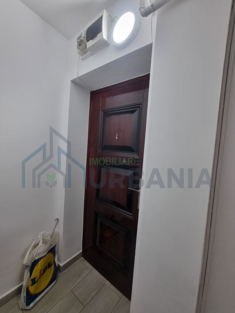 Apartament 3 camere, renovat complet, mobilat și utilat, lângă Colegiul Național „Mihail Sadoveanu” din Pașcani, cu pod pe toată suprafața - Poză 6