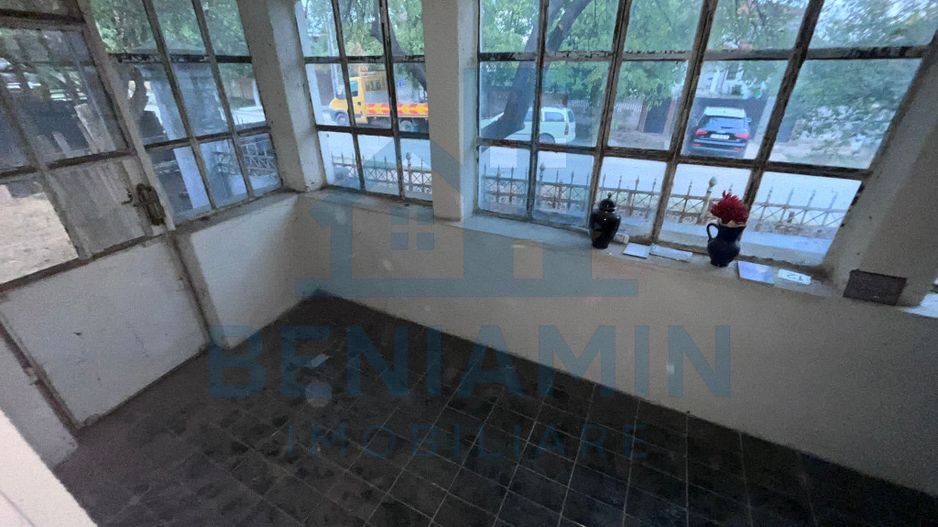 Casă cu personalitate și teren generos in Livezi, comuna Podari - Poză 8