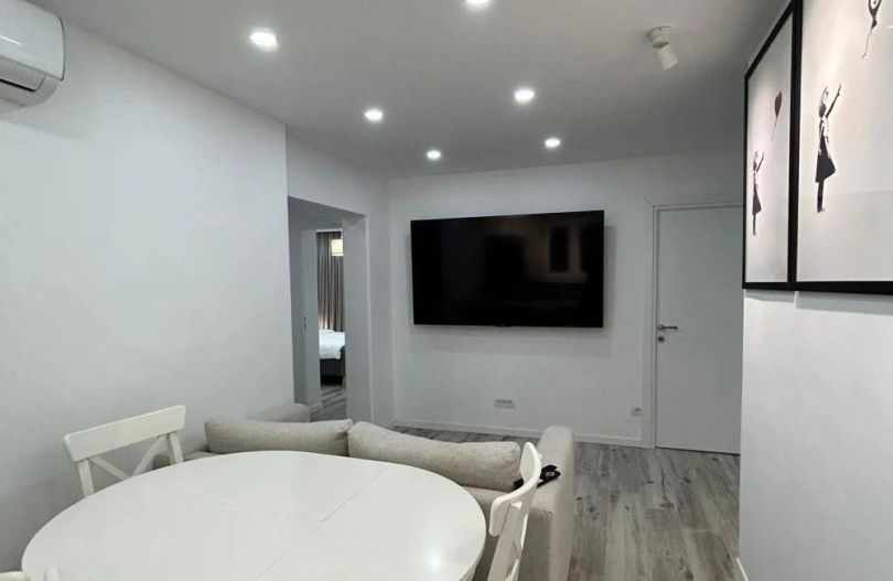 Închiriez apartament 3 camere lux, Unirii, centrală proprie - Poză 6