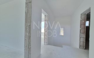 Casa tip duplex, la alb - Sura Mica - COMISION 0 - Poză 10
