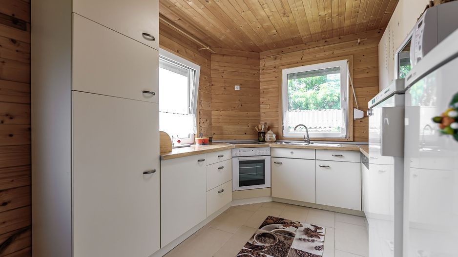 Casa de Lemn cu Piscina si Gradina Impecabila in Vladimirescu! - Poză 5