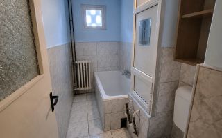 Apartament 3 camere, Zona Dacia   luminos, liniștit, cu vedere spre spațiu verde - Poză 8