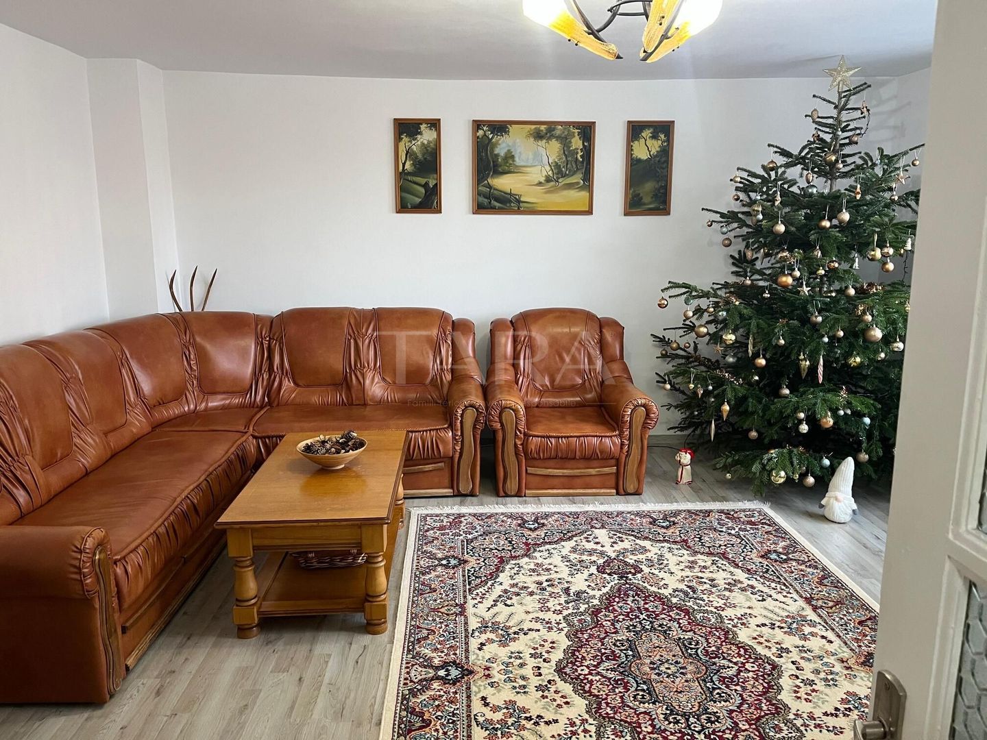 Vanzare casă cu 6 camere,  zona Someseni, central. Ideal familie. - Poză 1