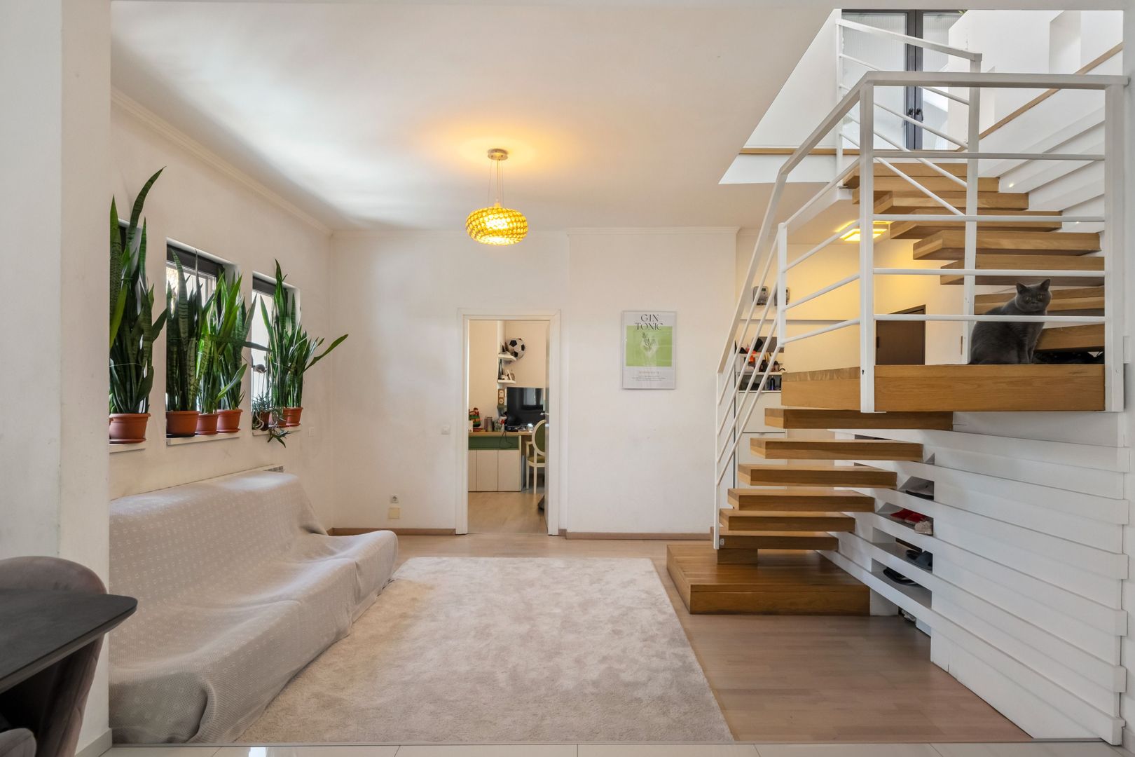 Eleganță și Spațiu în Inima Cartierului Domenii | Apartament cu 5 Camere în Vilă - Poză 4