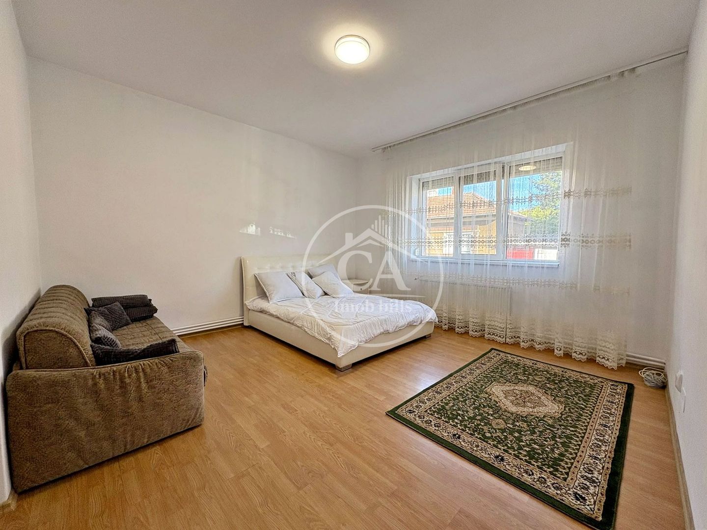 Casă de închiriat cu 3 camere în zona Centrală, Oradea. - Poză 5