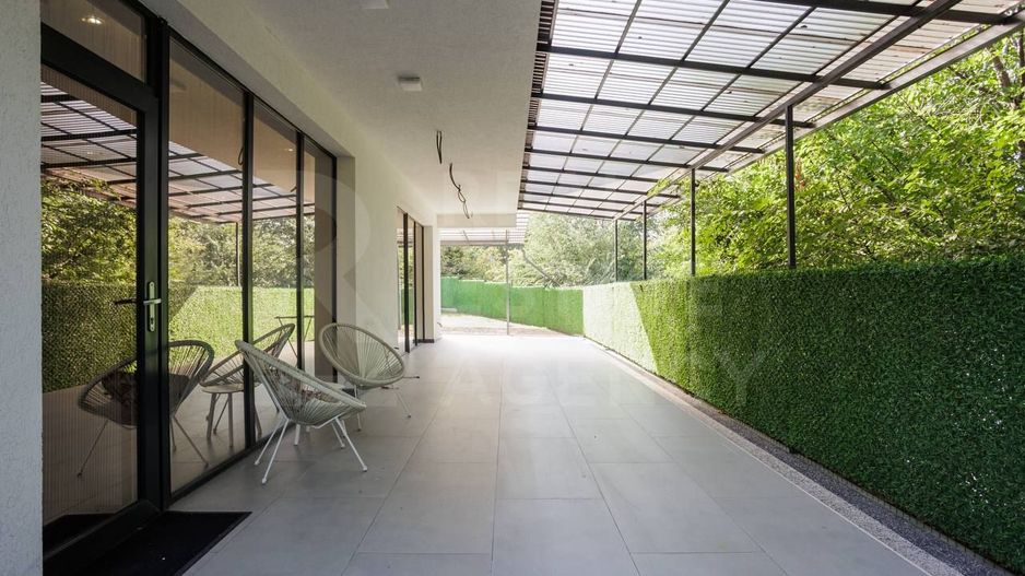 Vânzare, casă modernă 2 nivele, 200 mp + 5 ari șos. Hîncești, Centru - Poză 1