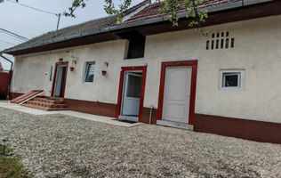 SANPETRU .Casa pretabila 2 familii ( Parinti + copil),singur in curte.