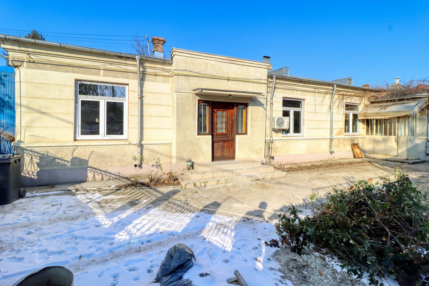 Centru- Casă boierească individuală- 5 camere si  451 mp teren - Poză 1