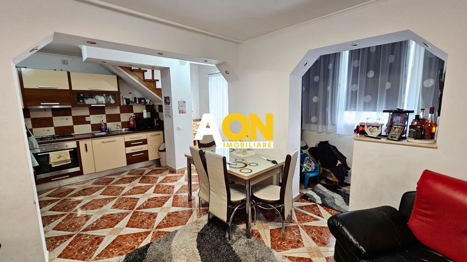 Apartament 3 camere, cu scara interioara, et.2, zona Kaufland Cetate - Poză 3