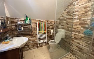Casă de vânzare în Cisnădioara – 2 apartamente complet echipate - Poză 12