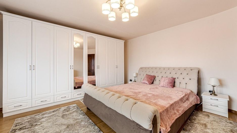 Vilă cu 7 camere de vânzare în zona Central - Poză 3