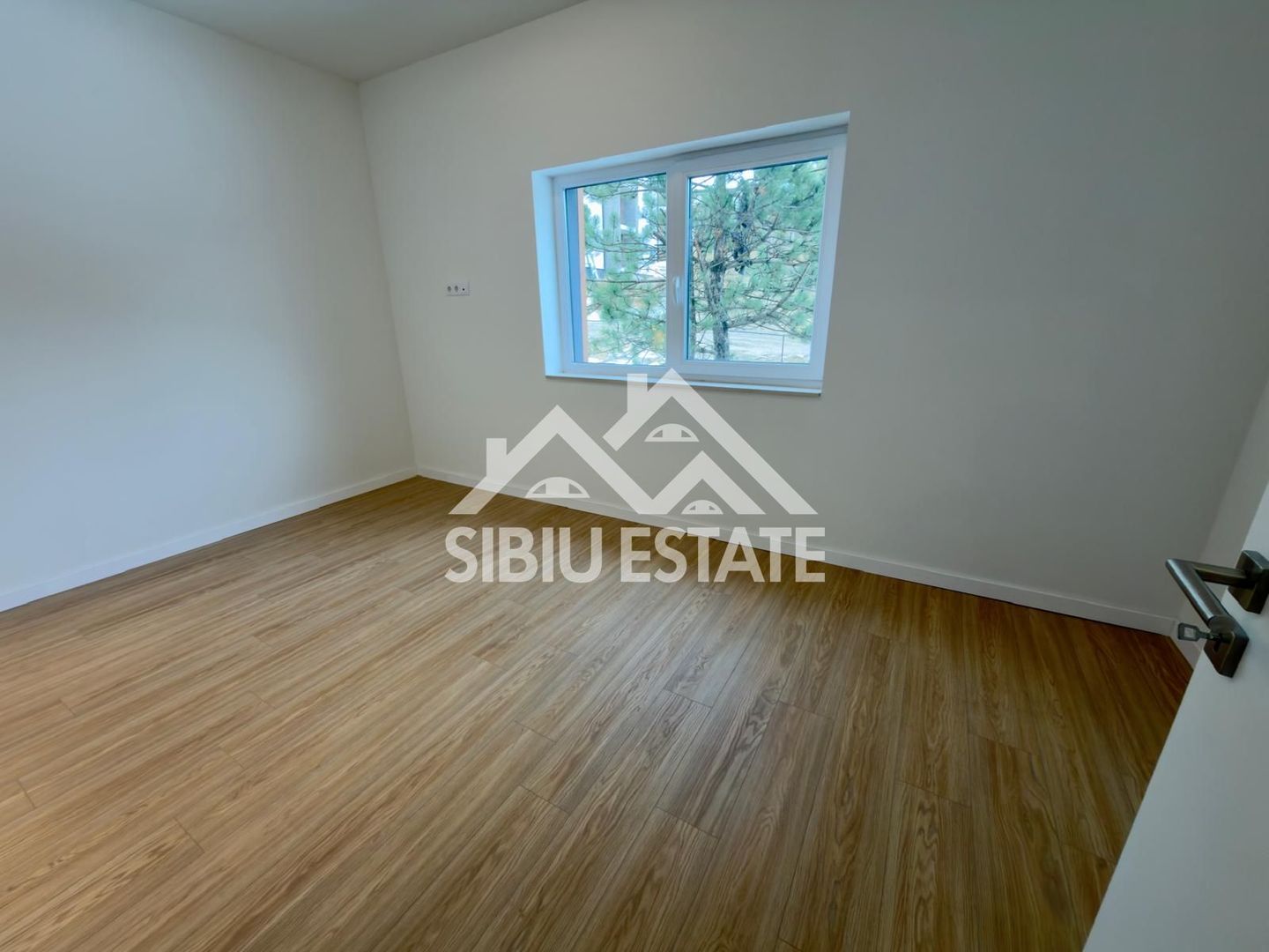 Apartament 2 camere cu balcon de 7.29 mp, aer conditionat - Poză 9