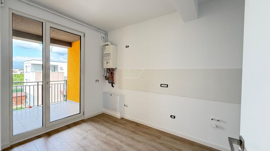 Bucatarie inchisa. Lift. Loc de parcare. - Poză 3