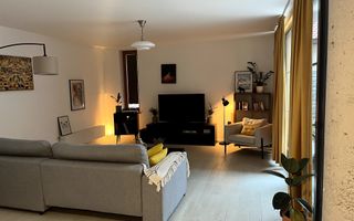 Locuinta spatioasa in triplex - Poză 3