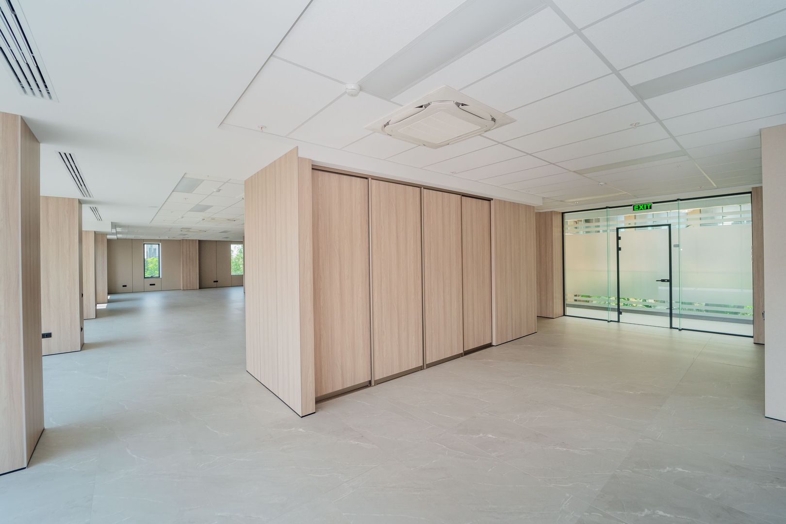 SPRE CHIRIE SPAȚIU COMERCIAL PENTRU BIROU | OFICIU 130 m2 Premium Location Bussines | Chișinău ,Centru ,Str.Bul.Ștefan Cel Mare și Sfânt , 115/1 - Poză 5