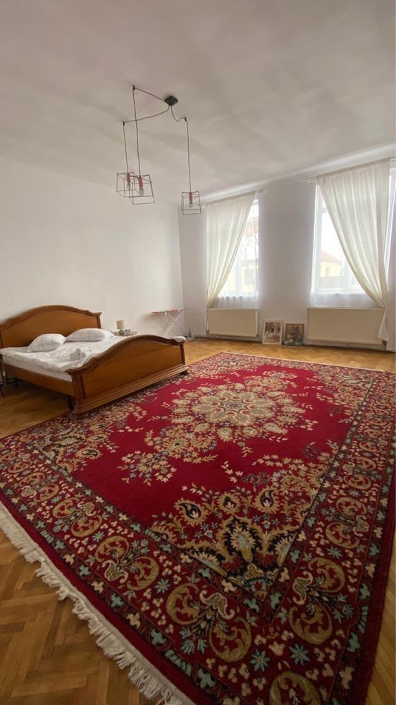 Casa de inchiriat pe strada De Mijloc - Poză 1