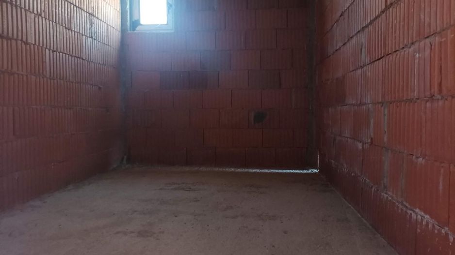 Aproape de oraș! Vânzare casă cu 5 camere în Ulmi! - Poză 17