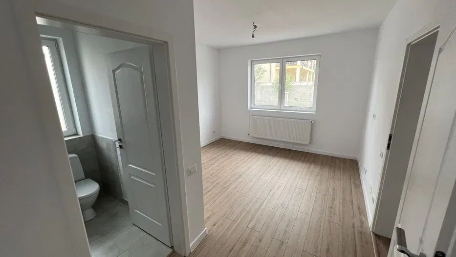 Casa dintre lacuri, Crevedia, cartier nou. - Poză 12