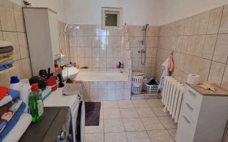 Vand casa cu etaj in zona Titulescu - Poză 4