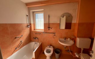 3 Camere Decomandat Central –90mp | Vizibilitate Excelentă | Potențial - Poză 13