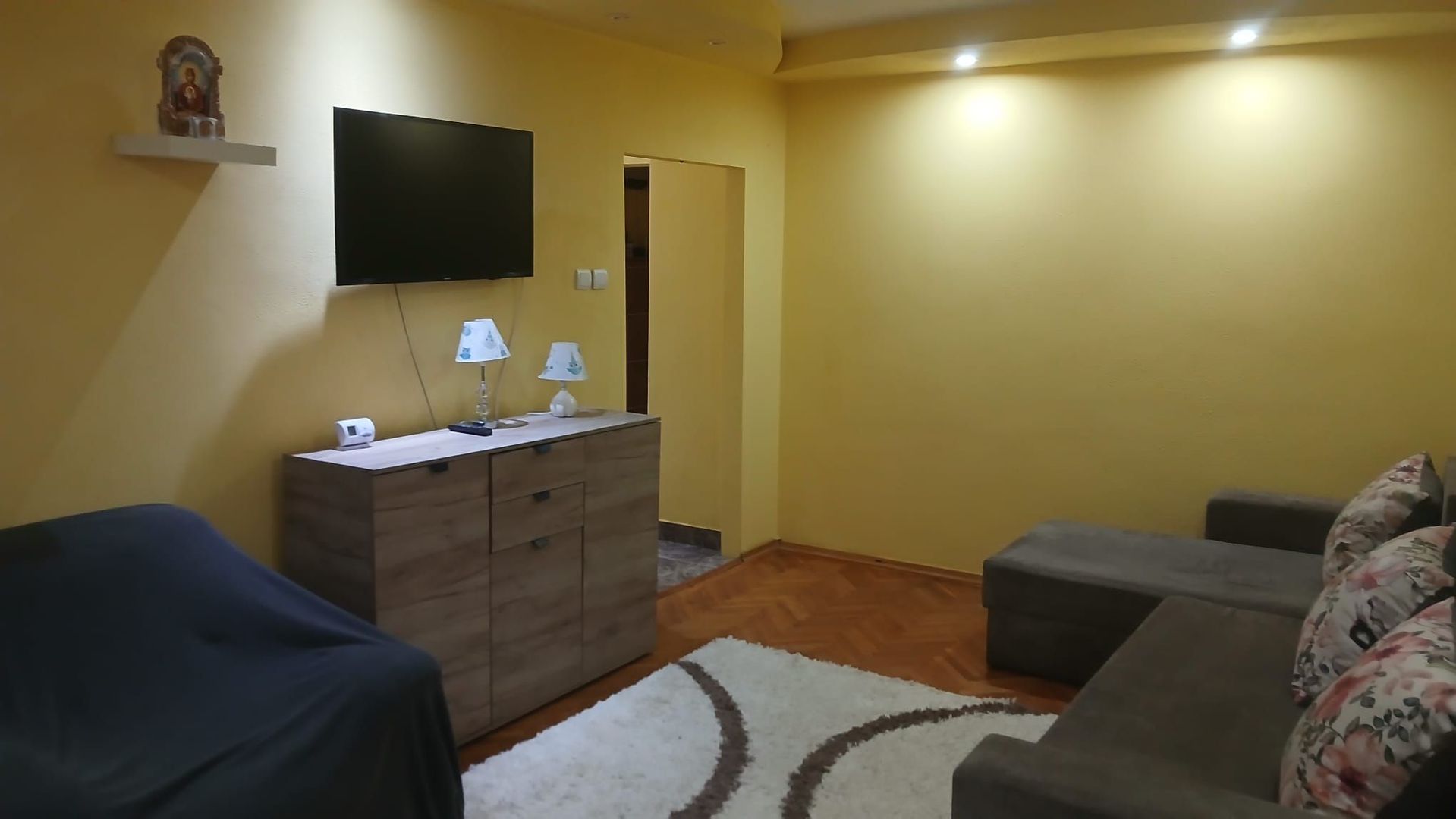 De inchiriat apartament cu 3 camere, I. C. Frimu, etaj 3, 450 euro - Poză 3