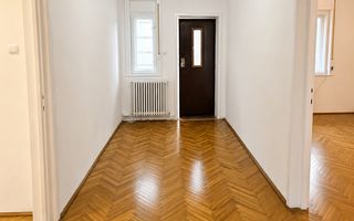 Apartament spațios cu 3 camere, 87 mp utili, 2 garaje, etaj 1 la casă - Poză 1