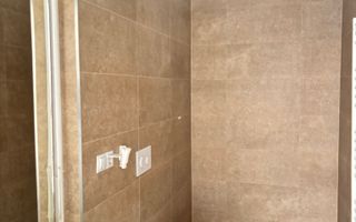 DE ÎNCHIRIAT – Spațiu comercial 102 m² – Coresi Avantgarden (Kasper) - Poză 3