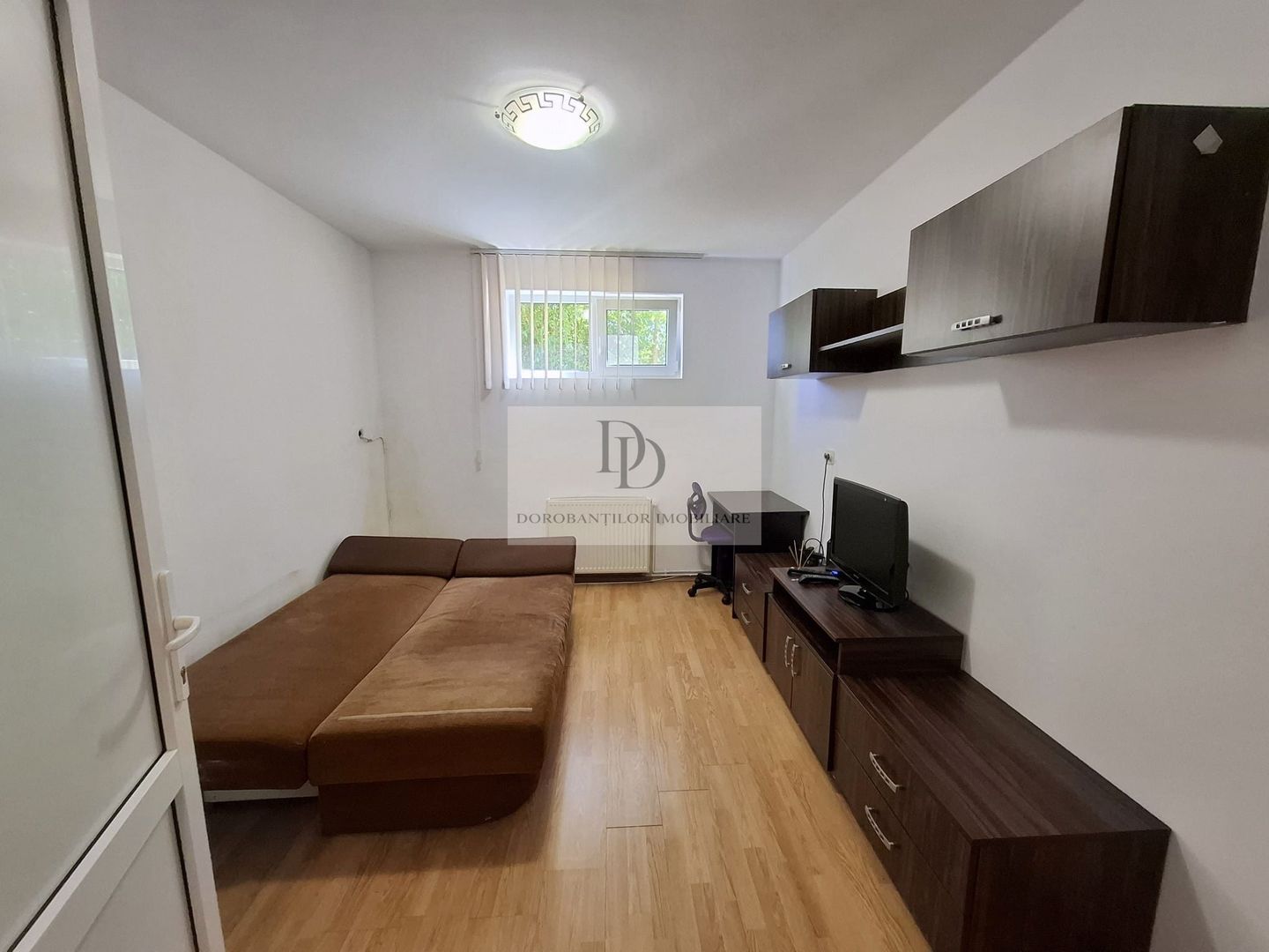 Apartament cu Potențial Investițional + Boxǎ | Zona Andrei Mureșanu - Poză 1