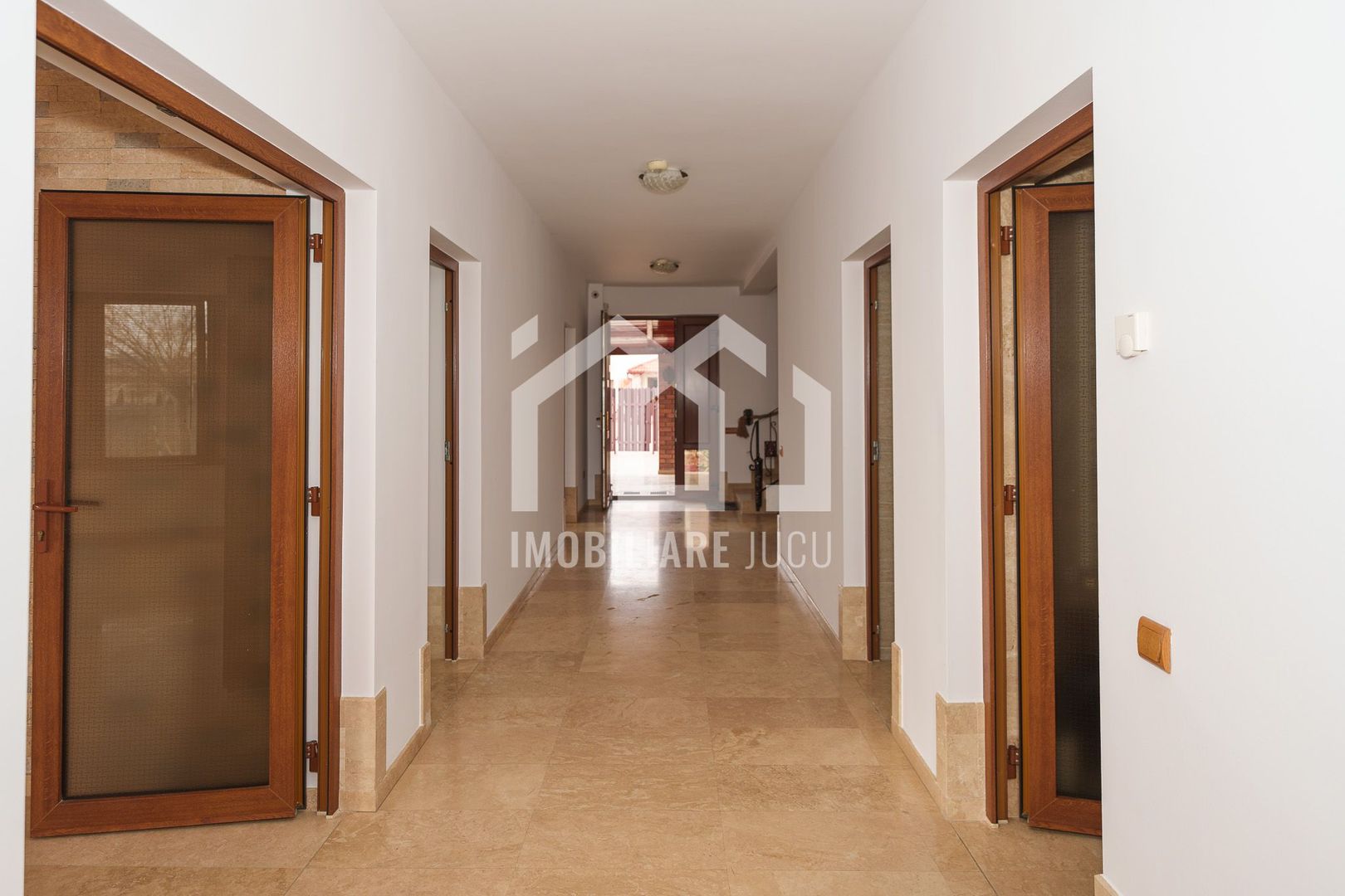 Clădire modernă cu spațiu multifuncțional de închiriat în Jucu de Mijl - Poză 24