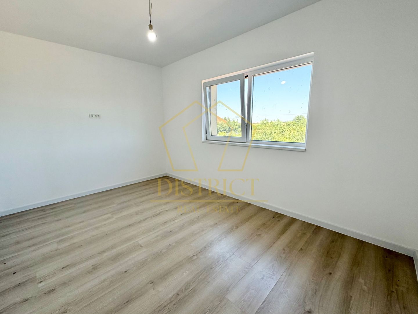 Duplex cu 5 camere si 2 bai, 470 mp teren si 115 mp utili in Ghiroda. - Poză 16