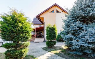 Casa deosebita cu teren de sport in zona semi centrala in Lugoj - Poză 9