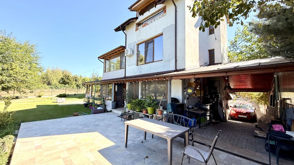 Doua etaje in vila pe malul lacului Grivita birouri rezidential - Poză 3