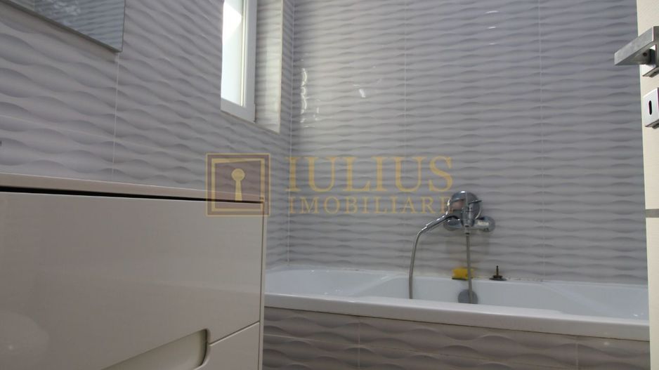 Casa cu 3 camere, locuri de  parcare, curte - Poză 20