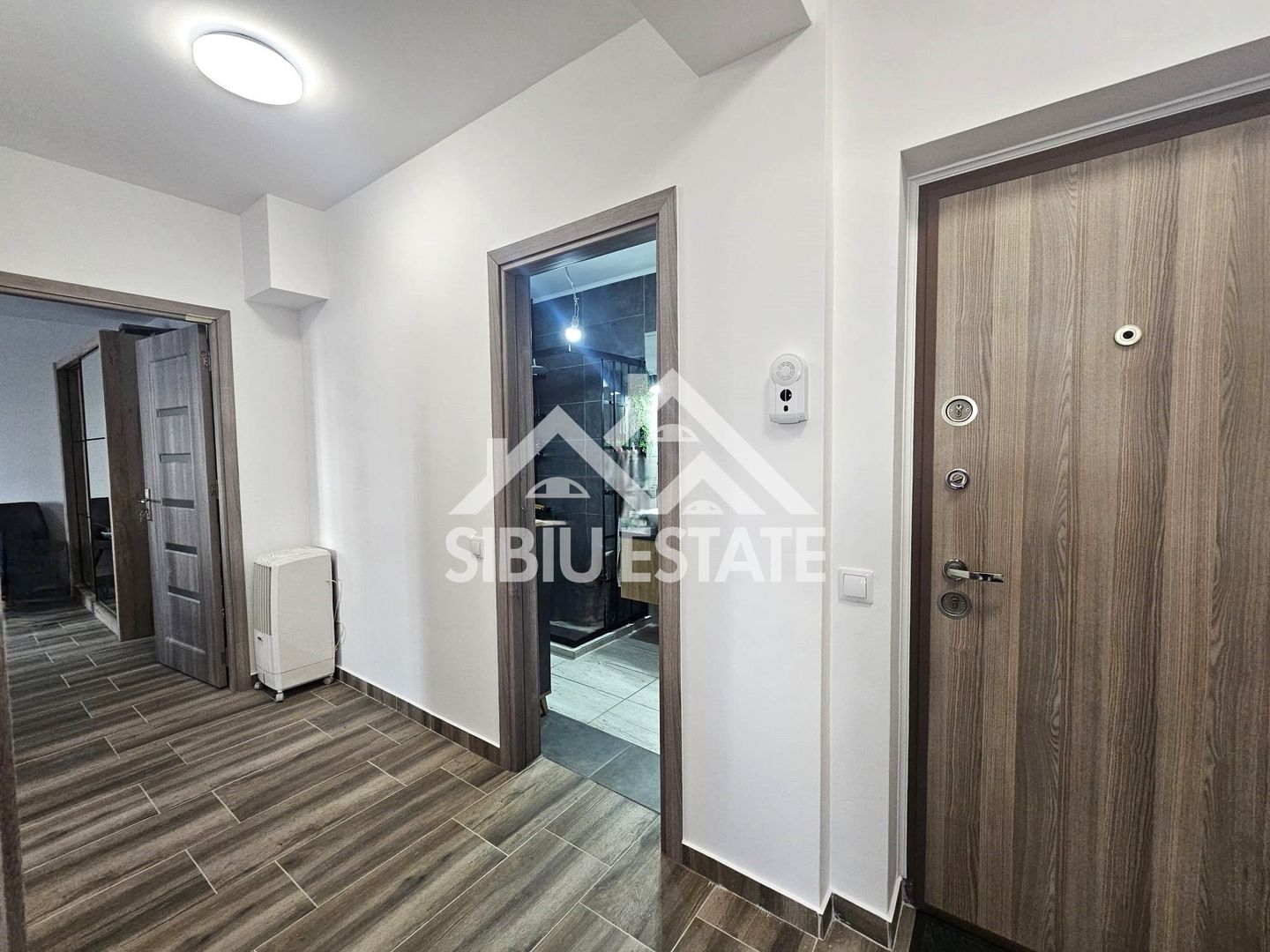 Apartament 2 camere cu gradina si parcare - Poză 8
