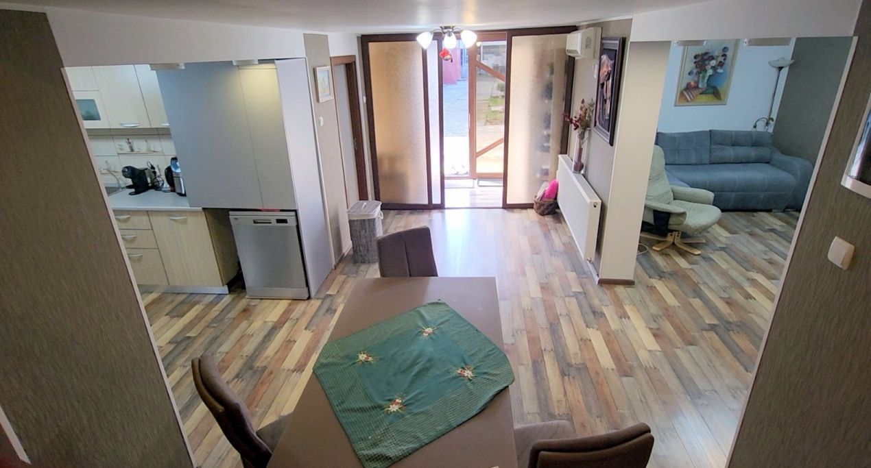 Vila 290mp + 4 spatii comerciale/chiriasi /depozitare, teren 1401 mp, acces DN1 - Poză 9