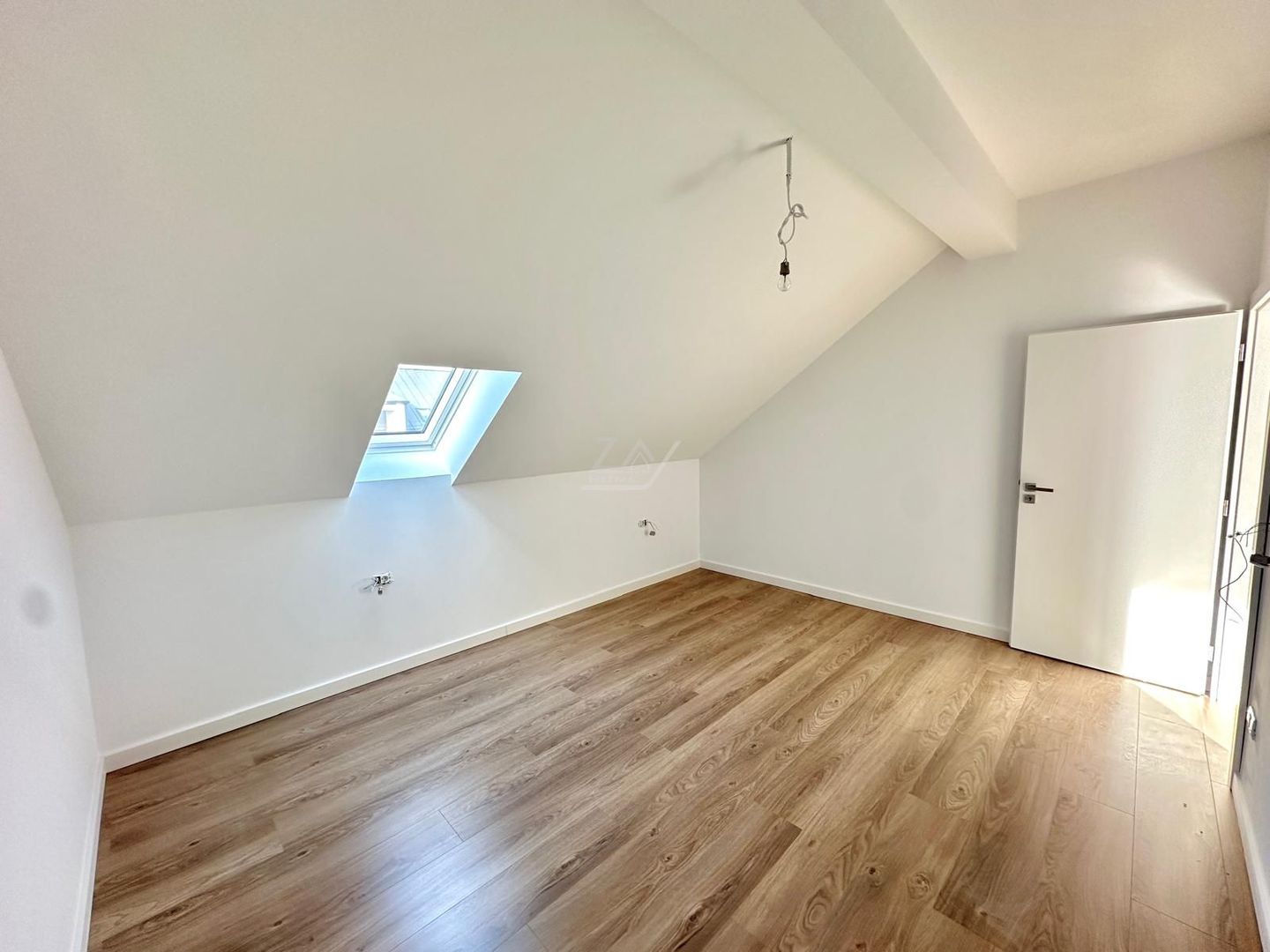 Bloc finalizat. Finisaje superioare. Loc de parcare. - Poză 8