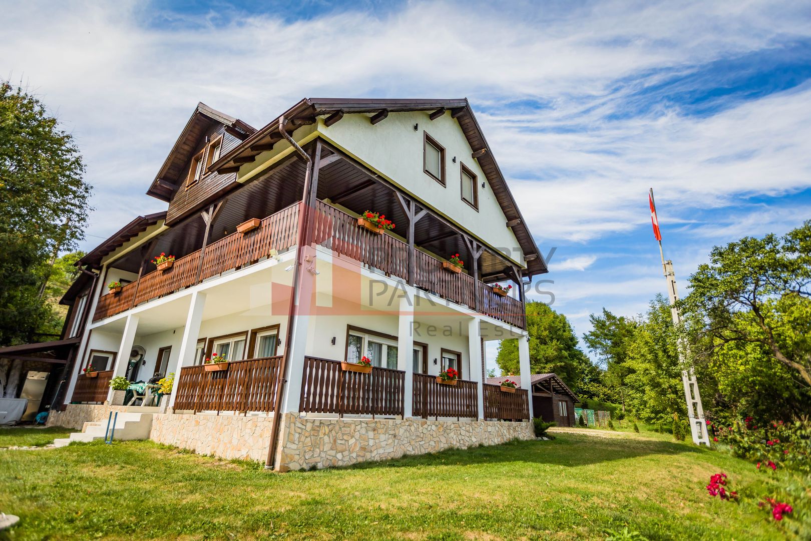Vilă 340 mp Bran | Teren 5500 mp | 6 dormitoare cu băi proprii - Poză 4