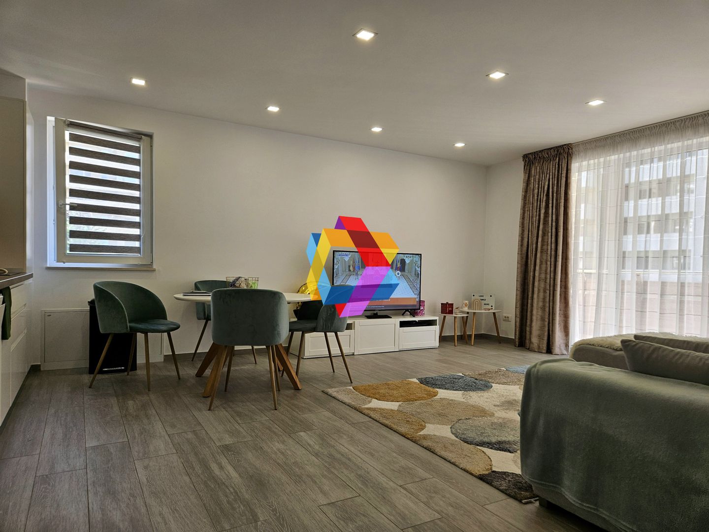 REZERVAT - Apartament trei camere, 81 mp  în zona Coresi- Urban - Poză 3