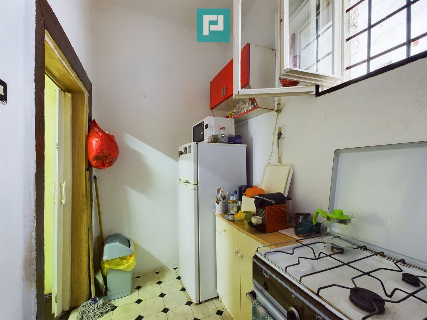 Apartament la casă cu 4 camere în Pârneava - Poză 6