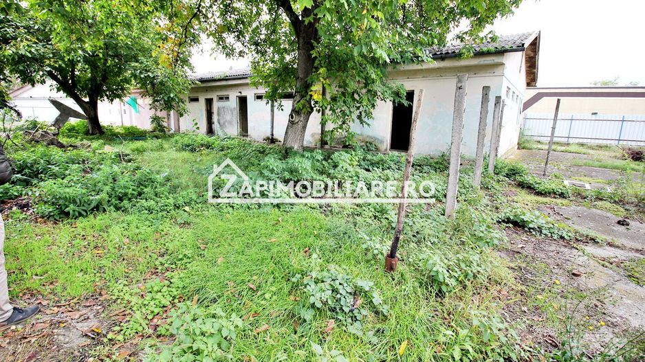 Hală + birouri si spatiu comercial 700 mp. teren 2.500 mp - Poză 3